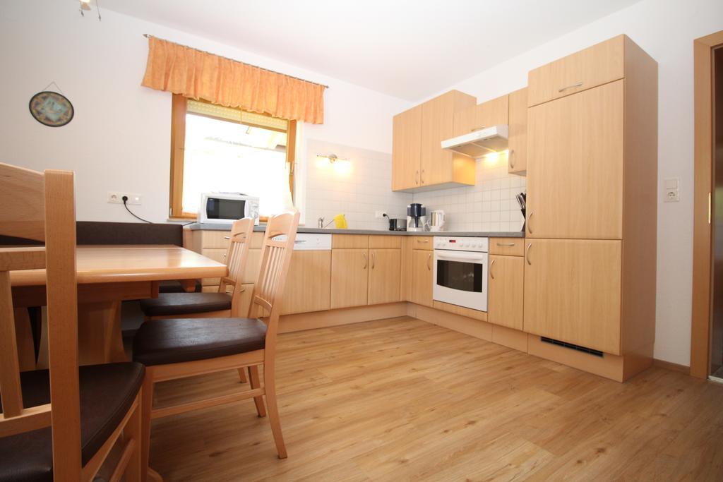 Haus Peter Schiestl Apartment Цел ам Цилер Стая снимка